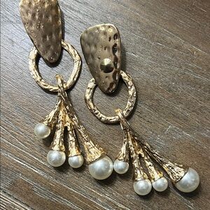 5 for $25
Elegant Gold and Pearl Drop Earrings